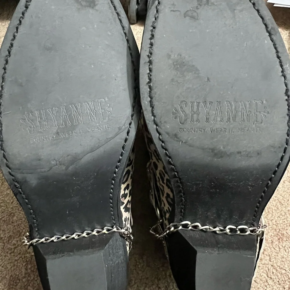 Shyanne leopard print western boots - Picture 3 of 5